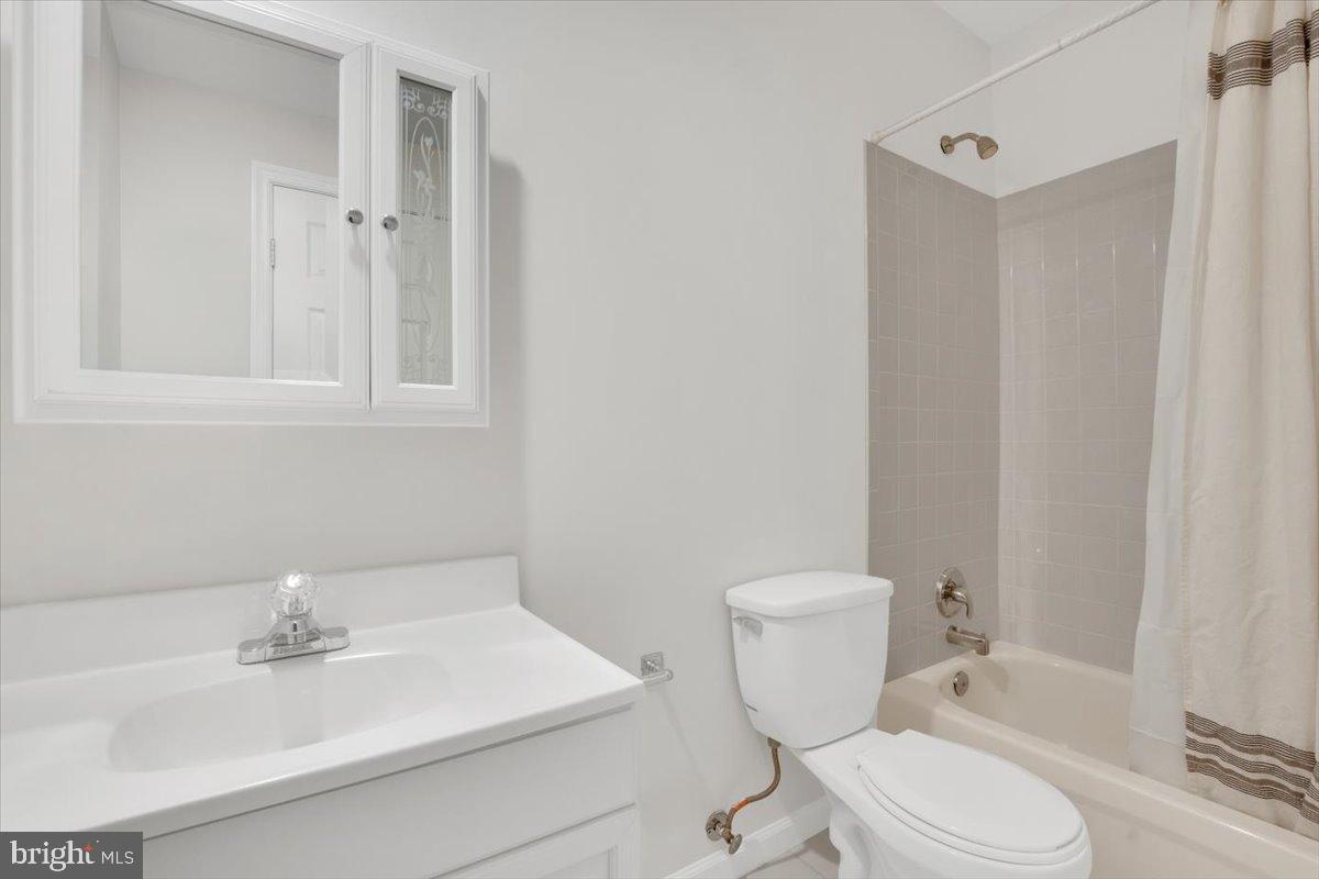 43564 GOLDEN MEADOW, ASHBURN, Virginia 20147, 4 Bedrooms Bedrooms, 14 Rooms Rooms,3 BathroomsBathrooms,Residential,For sale,43564 GOLDEN MEADOW,VALO2104930 MLS # VALO2104930