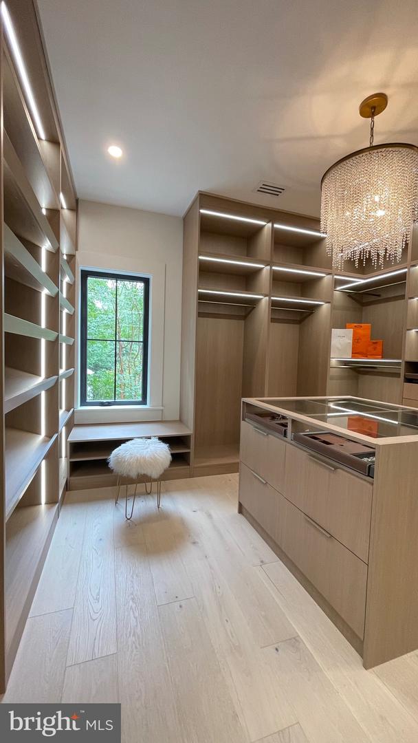 1441 WOODACRE DR, MCLEAN, Virginia 22101, 6 Bedrooms Bedrooms, ,6 BathroomsBathrooms,Residential,For sale,1441 WOODACRE DR,VAFX2262892 MLS # VAFX2262892