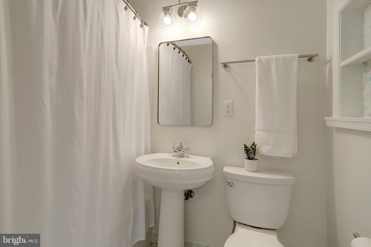 2016 N ADAMS ST #810, ARLINGTON, Virginia 22201, 1 Bedroom Bedrooms, ,1 BathroomBathrooms,Residential,For sale,2016 N ADAMS ST #810,VAAR2063102 MLS # VAAR2063102