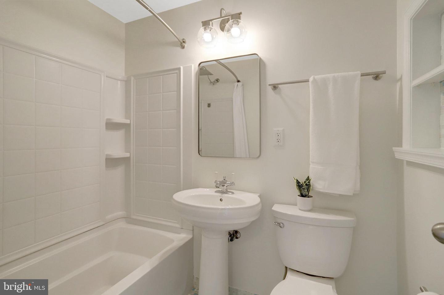 2016 N ADAMS ST #810, ARLINGTON, Virginia 22201, 1 Bedroom Bedrooms, ,1 BathroomBathrooms,Residential,For sale,2016 N ADAMS ST #810,VAAR2063102 MLS # VAAR2063102