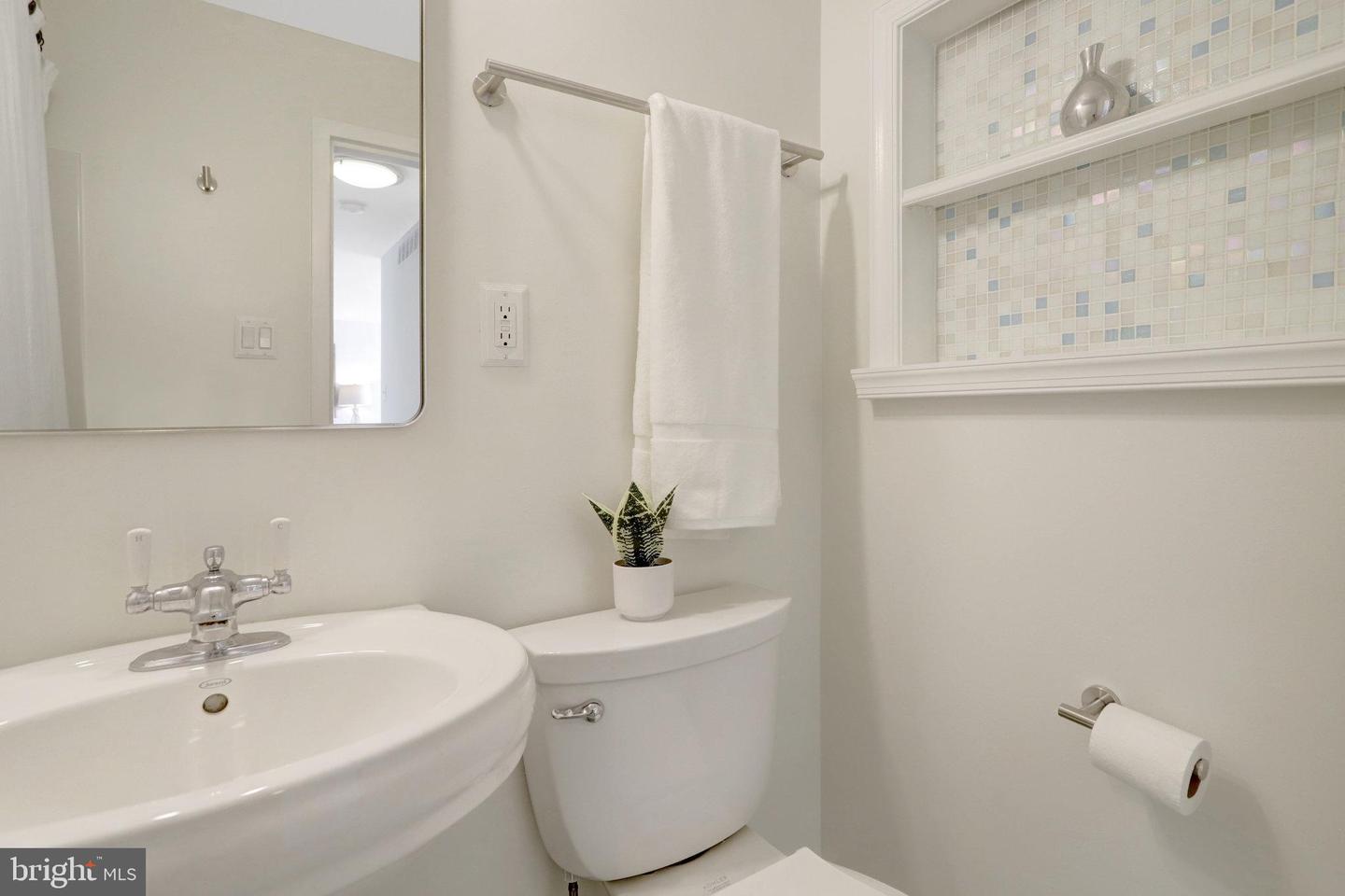 2016 N ADAMS ST #810, ARLINGTON, Virginia 22201, 1 Bedroom Bedrooms, ,1 BathroomBathrooms,Residential,For sale,2016 N ADAMS ST #810,VAAR2063102 MLS # VAAR2063102
