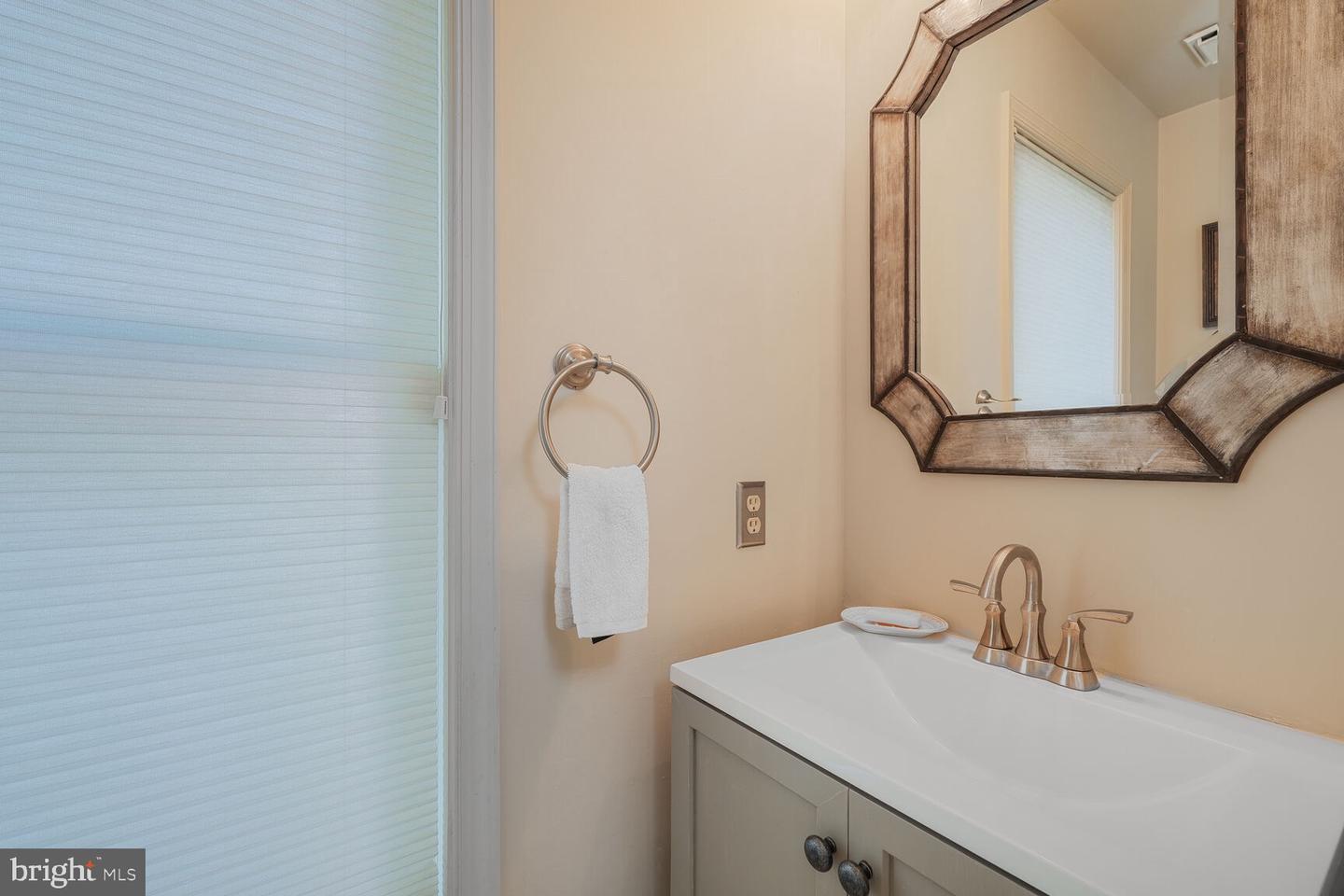 4090 CHERRY HILL RD, ARLINGTON, Virginia 22207, 2 Bedrooms Bedrooms, ,2 BathroomsBathrooms,Residential,For sale,4090 CHERRY HILL RD,VAAR2063198 MLS # VAAR2063198