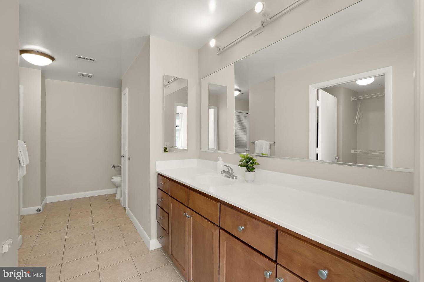 400 MASSACHUSETTS AVE NW #706, WASHINGTON, District Of Columbia 20001, 1 Bedroom Bedrooms, 2 Rooms Rooms,1 BathroomBathrooms,Residential,For sale,400 MASSACHUSETTS AVE NW #706,DCDC2220592 MLS # DCDC2220592