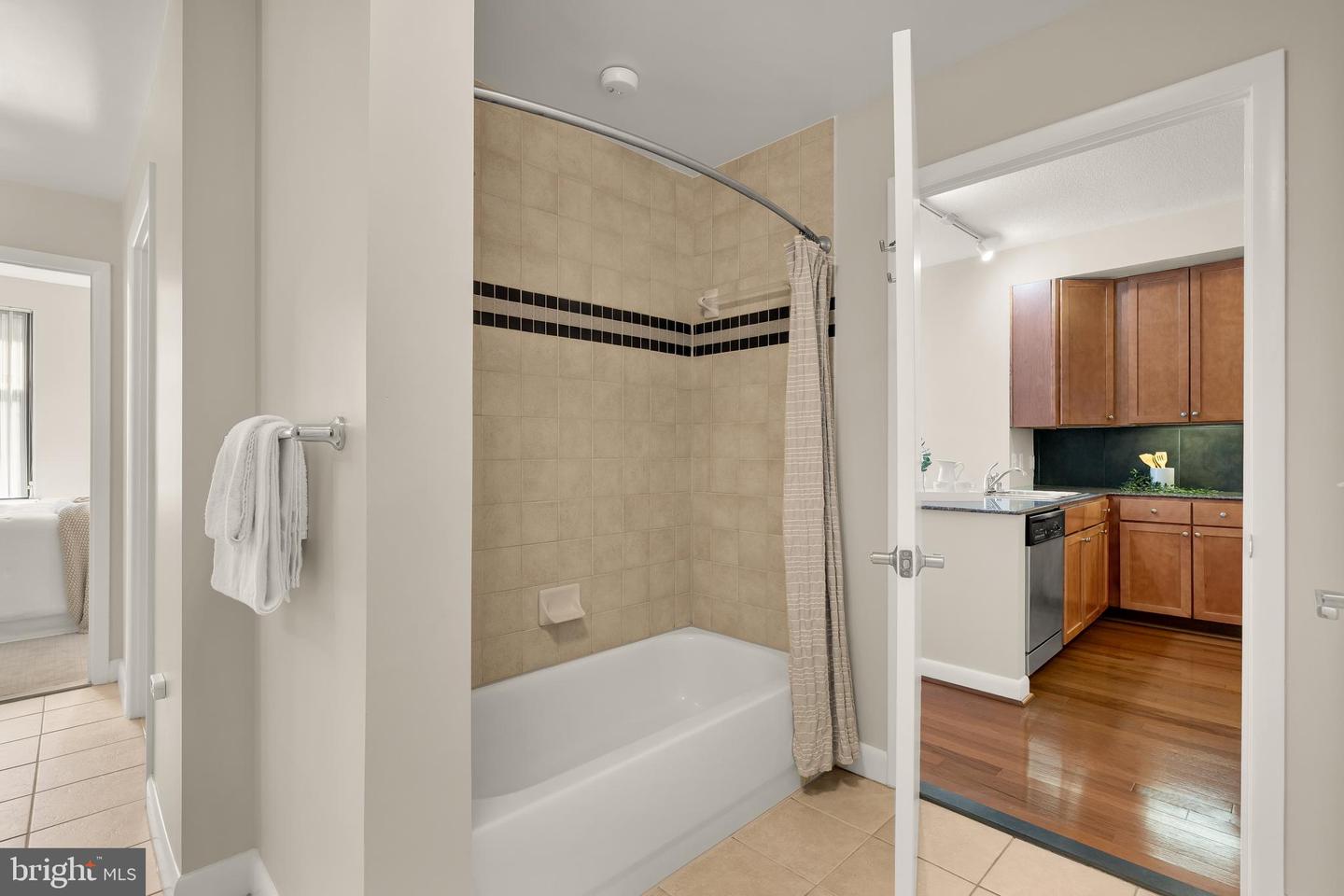 400 MASSACHUSETTS AVE NW #706, WASHINGTON, District Of Columbia 20001, 1 Bedroom Bedrooms, 2 Rooms Rooms,1 BathroomBathrooms,Residential,For sale,400 MASSACHUSETTS AVE NW #706,DCDC2220592 MLS # DCDC2220592