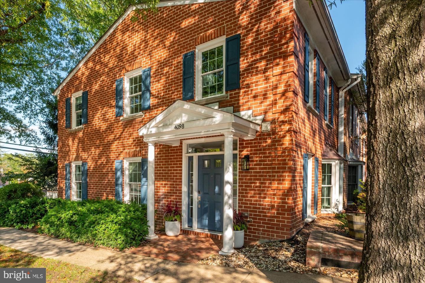 4098 CHERRY HILL RD, ARLINGTON, Virginia 22207, 3 Bedrooms Bedrooms, ,3 BathroomsBathrooms,Residential,For sale,4098 CHERRY HILL RD,VAAR2064356 MLS # VAAR2064356