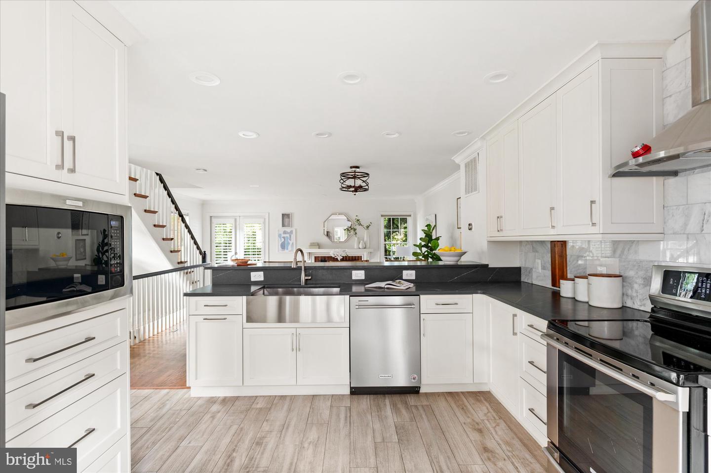 4098 CHERRY HILL RD, ARLINGTON, Virginia 22207, 3 Bedrooms Bedrooms, ,3 BathroomsBathrooms,Residential,For sale,4098 CHERRY HILL RD,VAAR2064356 MLS # VAAR2064356