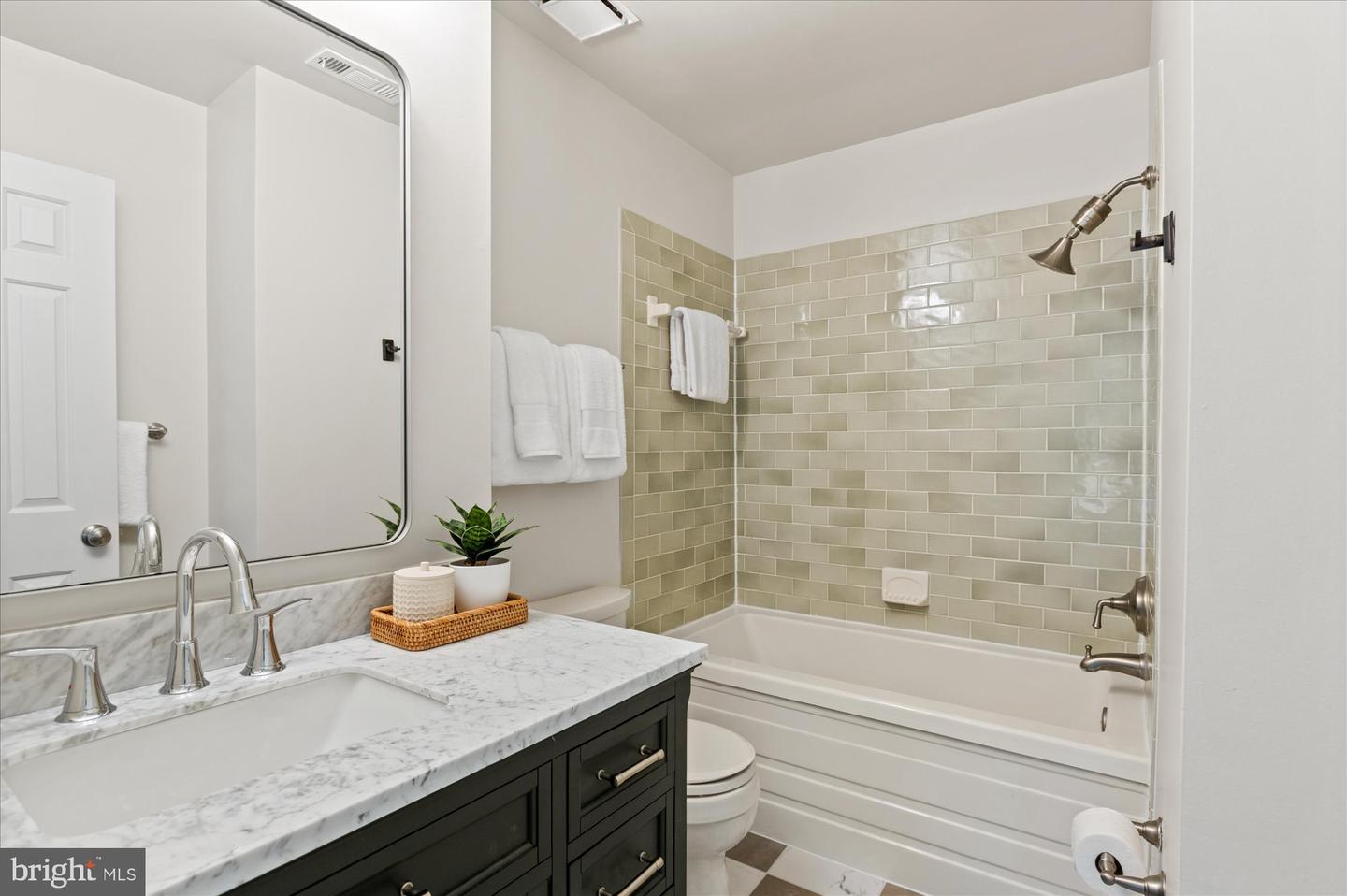 4098 CHERRY HILL RD, ARLINGTON, Virginia 22207, 3 Bedrooms Bedrooms, ,3 BathroomsBathrooms,Residential,For sale,4098 CHERRY HILL RD,VAAR2064356 MLS # VAAR2064356