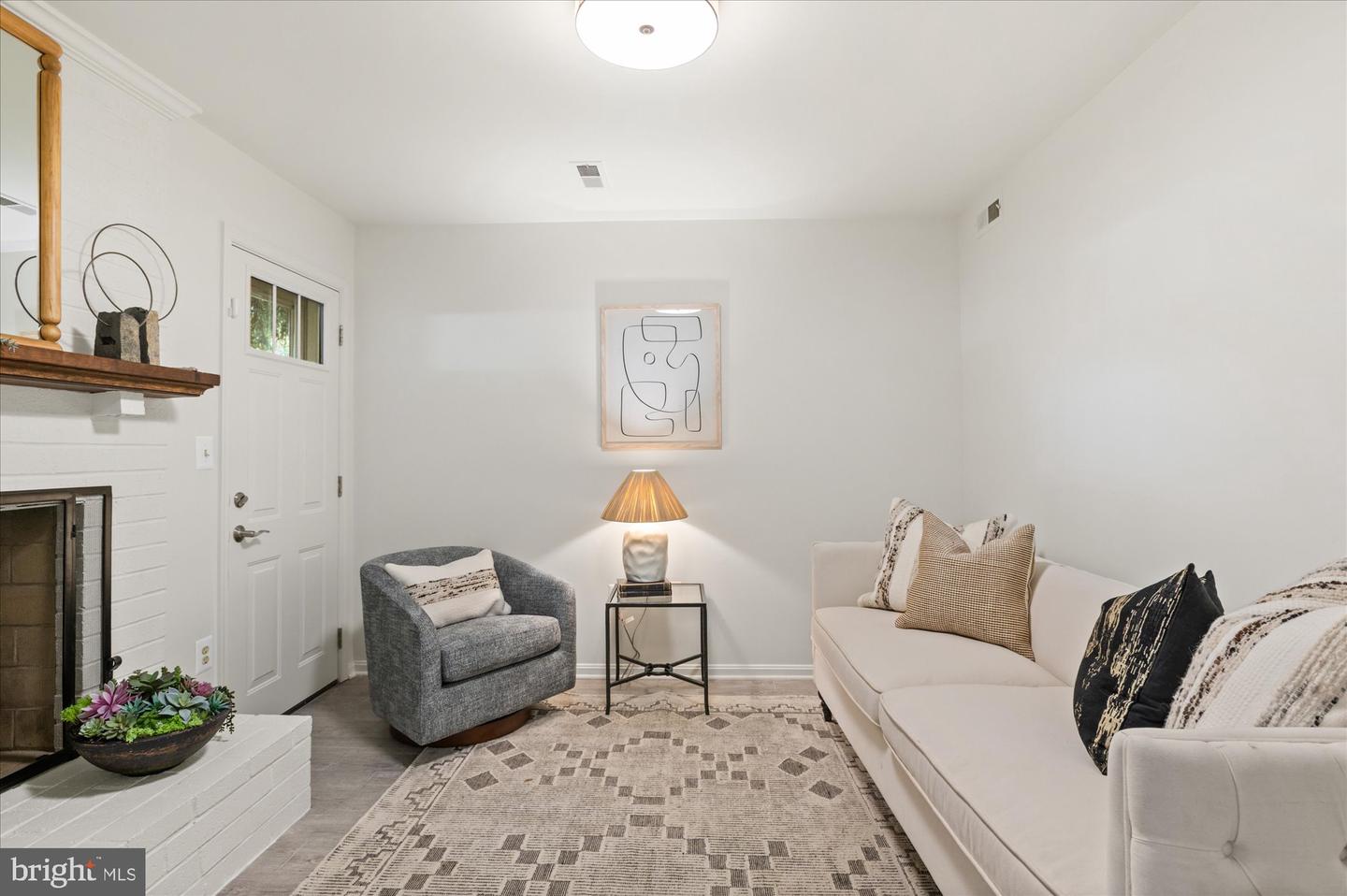 4098 CHERRY HILL RD, ARLINGTON, Virginia 22207, 3 Bedrooms Bedrooms, ,3 BathroomsBathrooms,Residential,For sale,4098 CHERRY HILL RD,VAAR2064356 MLS # VAAR2064356