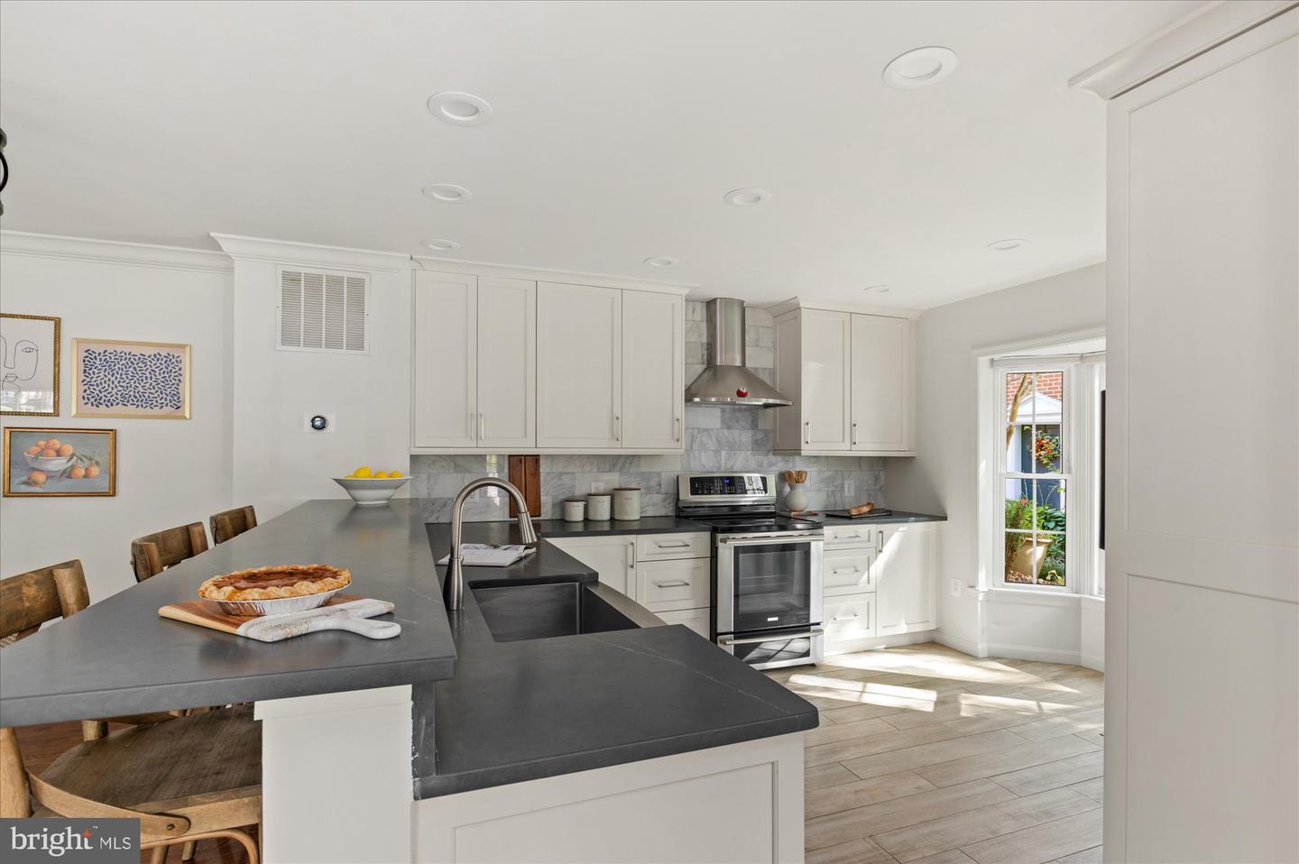 4098 CHERRY HILL RD, ARLINGTON, Virginia 22207, 3 Bedrooms Bedrooms, ,3 BathroomsBathrooms,Residential,For sale,4098 CHERRY HILL RD,VAAR2064356 MLS # VAAR2064356