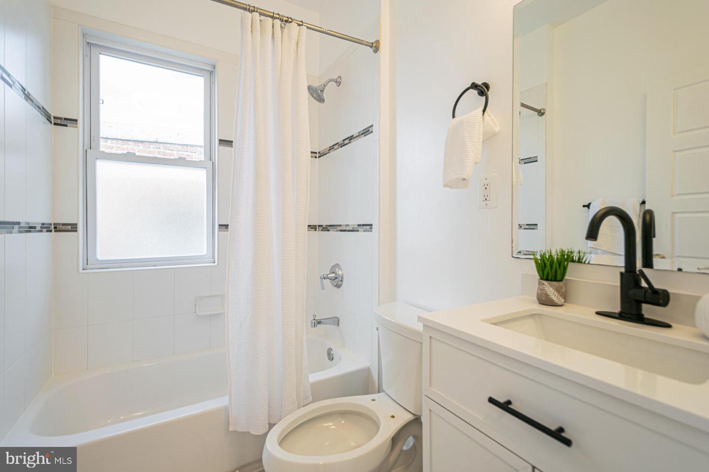 1117 FAIRMONT ST NW, WASHINGTON, District Of Columbia 20009, 4 Bedrooms Bedrooms, 8 Rooms Rooms,3 BathroomsBathrooms,Residential,For sale,1117 FAIRMONT ST NW,DCDC2224970 MLS # DCDC2224970