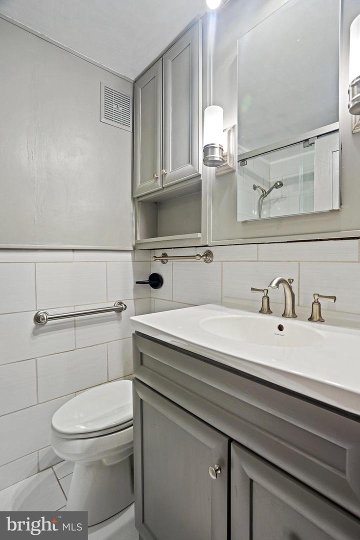 4740 CONNECTICUT AVE NW #404, WASHINGTON, District Of Columbia 20008, 1 Bedroom Bedrooms, ,1 BathroomBathrooms,Residential,For sale,4740 CONNECTICUT AVE NW #404,DCDC2224676 MLS # DCDC2224676