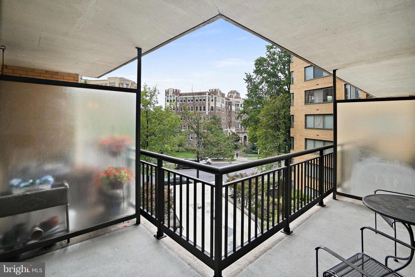 4740 CONNECTICUT AVE NW #404, WASHINGTON, District Of Columbia 20008, 1 Bedroom Bedrooms, ,1 BathroomBathrooms,Residential,For sale,4740 CONNECTICUT AVE NW #404,DCDC2224676 MLS # DCDC2224676