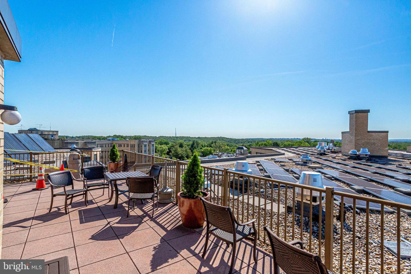 4740 CONNECTICUT AVE NW #404, WASHINGTON, District Of Columbia 20008, 1 Bedroom Bedrooms, ,1 BathroomBathrooms,Residential,For sale,4740 CONNECTICUT AVE NW #404,DCDC2224676 MLS # DCDC2224676