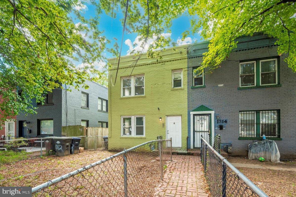 1312 EASTERN AVE NE, WASHINGTON, District Of Columbia 20019, 5 Bedrooms Bedrooms, 7 Rooms Rooms,2 BathroomsBathrooms,Residential,For sale,1312 EASTERN AVE NE,DCDC2224918 MLS # DCDC2224918