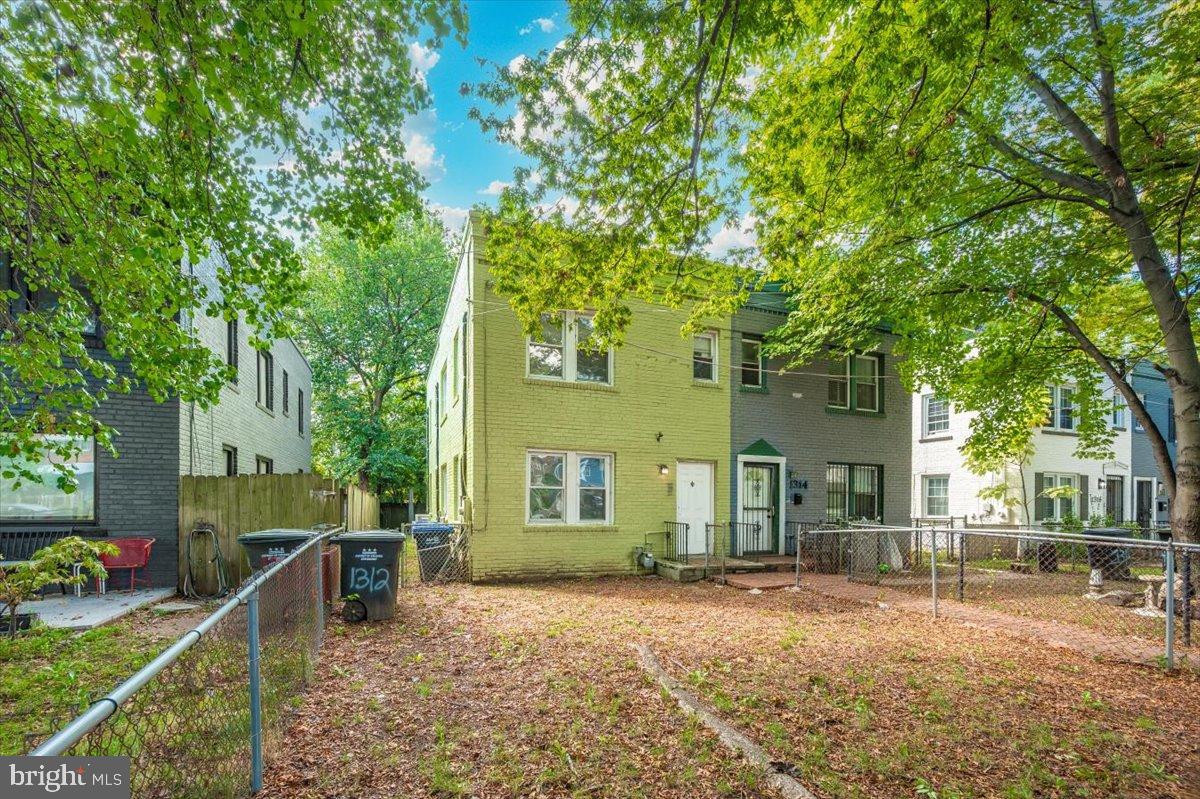 1312 EASTERN AVE NE, WASHINGTON, District Of Columbia 20019, 5 Bedrooms Bedrooms, 7 Rooms Rooms,2 BathroomsBathrooms,Residential,For sale,1312 EASTERN AVE NE,DCDC2224918 MLS # DCDC2224918