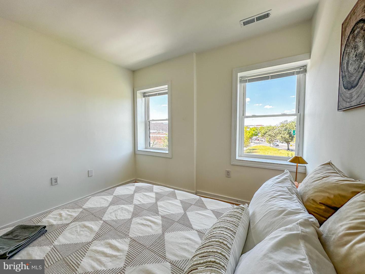 80 NEW YORK AVE NW #402, WASHINGTON, District Of Columbia 20001, 2 Bedrooms Bedrooms, ,1 BathroomBathrooms,Residential,For sale,80 NEW YORK AVE NW #402,DCDC2225042 MLS # DCDC2225042