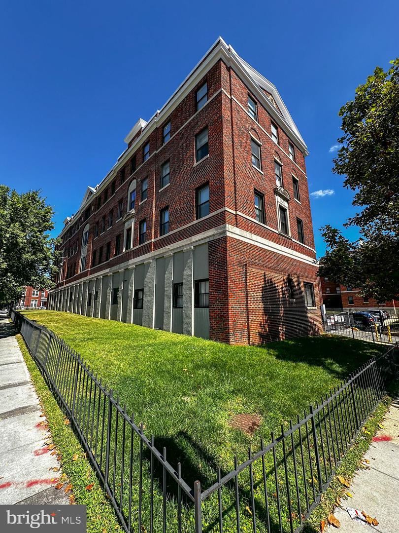 80 NEW YORK AVE NW #402, WASHINGTON, District Of Columbia 20001, 2 Bedrooms Bedrooms, ,1 BathroomBathrooms,Residential,For sale,80 NEW YORK AVE NW #402,DCDC2225042 MLS # DCDC2225042