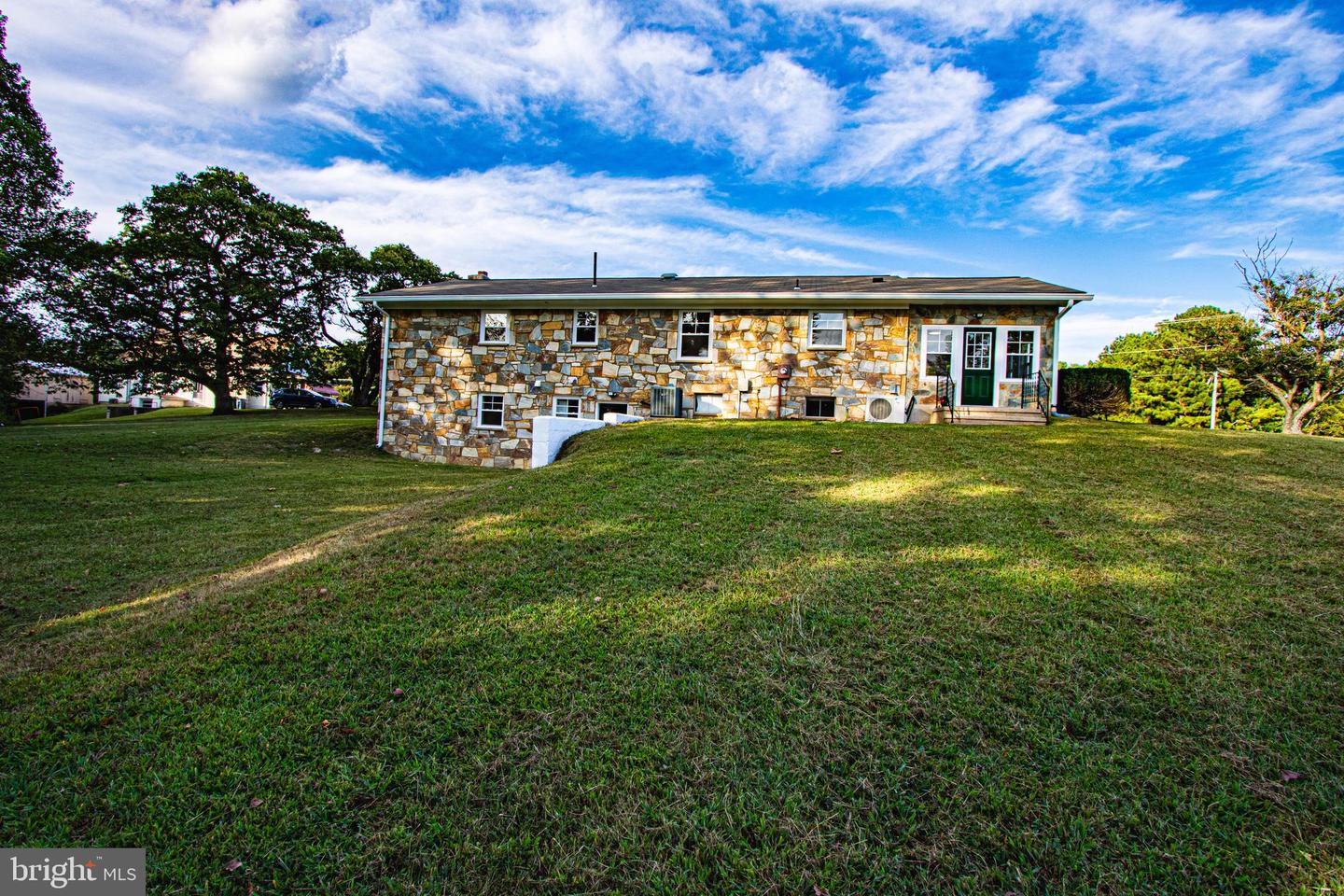 877 TRUSLOW RD, FREDERICKSBURG, Virginia 22406, 4 Bedrooms Bedrooms, ,3 BathroomsBathrooms,Residential,For sale,877 TRUSLOW RD,VAST2043180 MLS # VAST2043180
