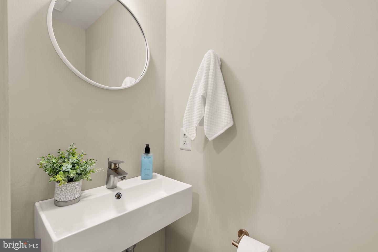 1341 E CAPITOL ST SE #107, WASHINGTON, District Of Columbia 20003, 2 Bedrooms Bedrooms, ,1 BathroomBathrooms,Residential,For sale,1341 E CAPITOL ST SE #107,DCDC2225088 MLS # DCDC2225088