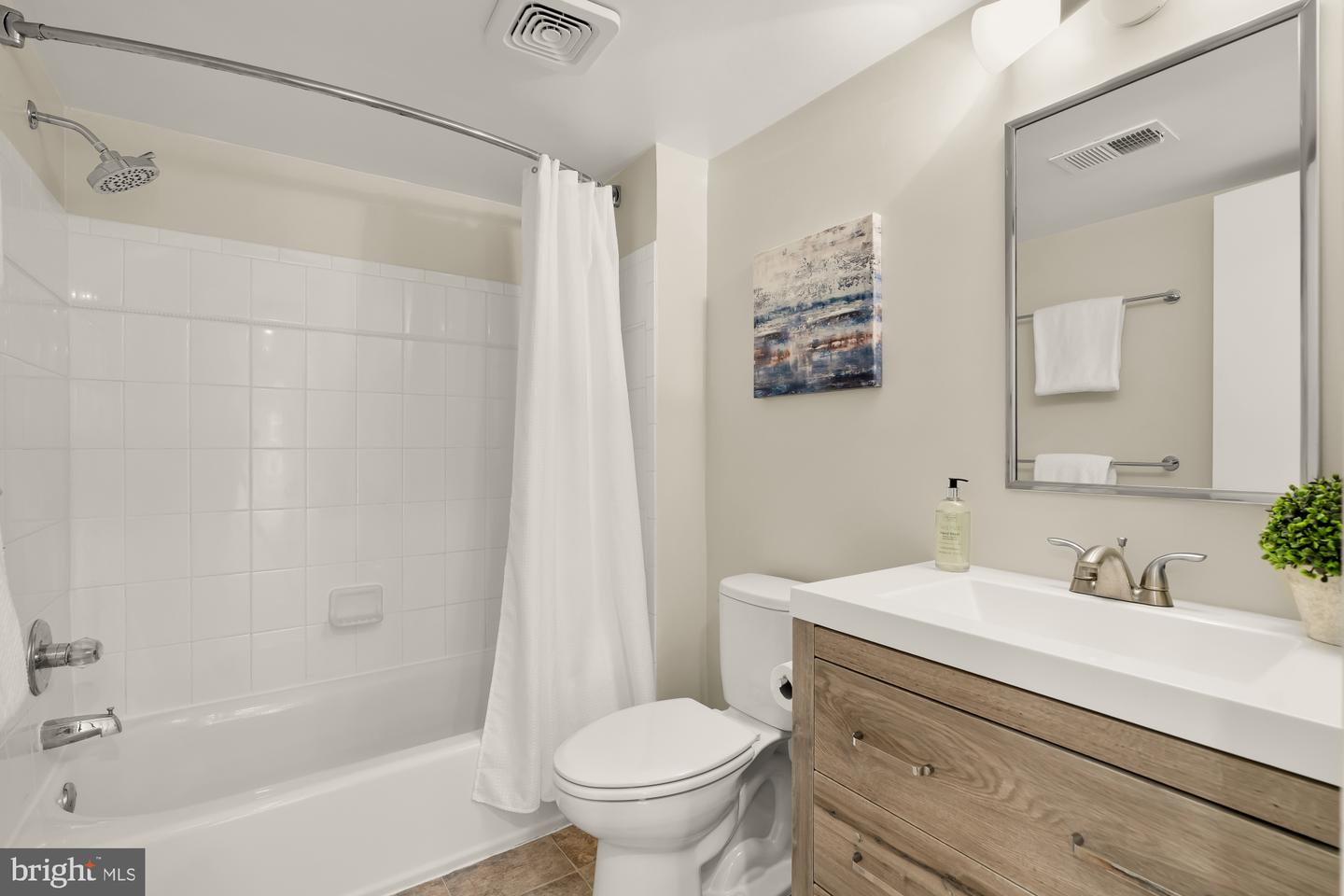 1341 E CAPITOL ST SE #107, WASHINGTON, District Of Columbia 20003, 2 Bedrooms Bedrooms, ,1 BathroomBathrooms,Residential,For sale,1341 E CAPITOL ST SE #107,DCDC2225088 MLS # DCDC2225088