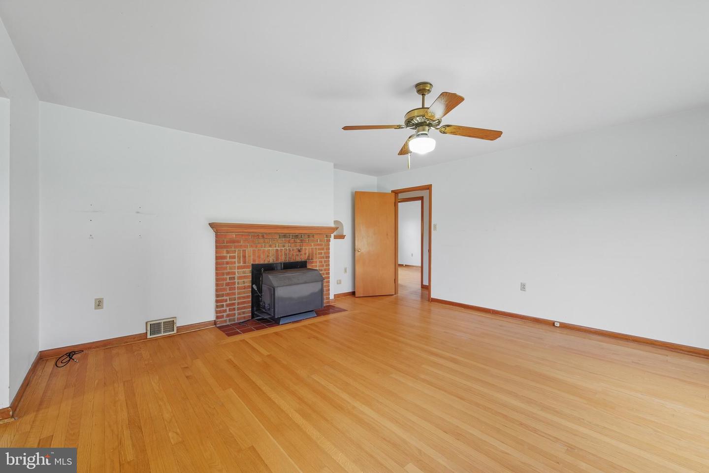 1982 BARBERSHOP RD, EDINBURG, Virginia 22824, 3 Bedrooms Bedrooms, ,1 BathroomBathrooms,Farm,For sale,1982 BARBERSHOP RD,VASH2012676 MLS # VASH2012676