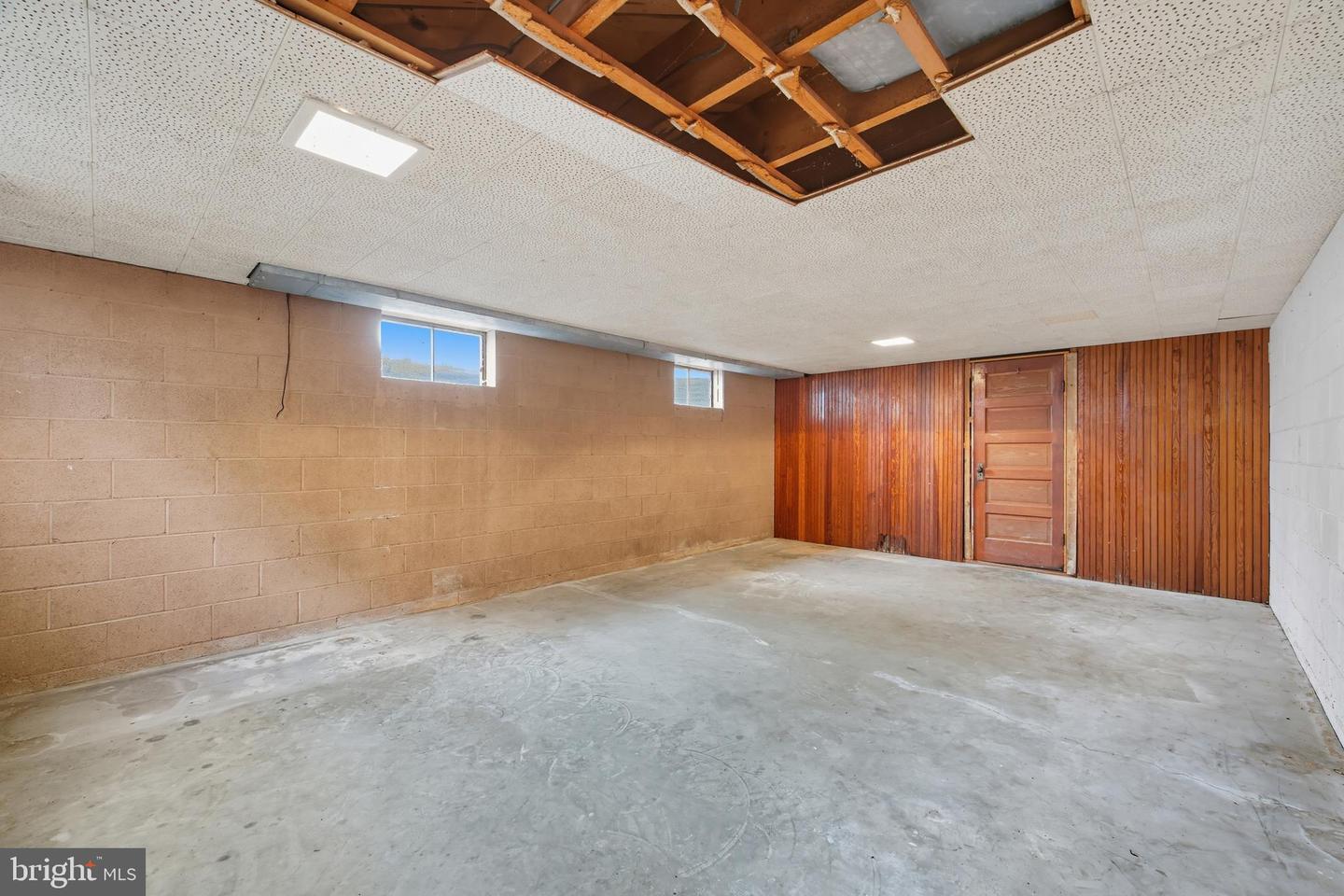 1982 BARBERSHOP RD, EDINBURG, Virginia 22824, 3 Bedrooms Bedrooms, ,1 BathroomBathrooms,Farm,For sale,1982 BARBERSHOP RD,VASH2012676 MLS # VASH2012676