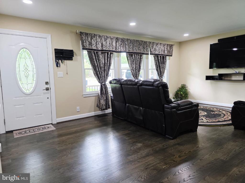 402 W MAPLE AVE, STERLING, Virginia 20164, 5 Bedrooms Bedrooms, ,2 BathroomsBathrooms,Residential,For sale,402 W MAPLE AVE,VALO2097942 MLS # VALO2097942