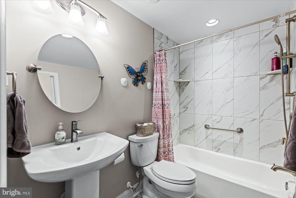 604 STRATFORD CIR, LOCUST GROVE, Virginia 22508, 3 Bedrooms Bedrooms, ,2 BathroomsBathrooms,Residential,604 STRATFORD CIR,VAOR2012350 MLS # VAOR2012350