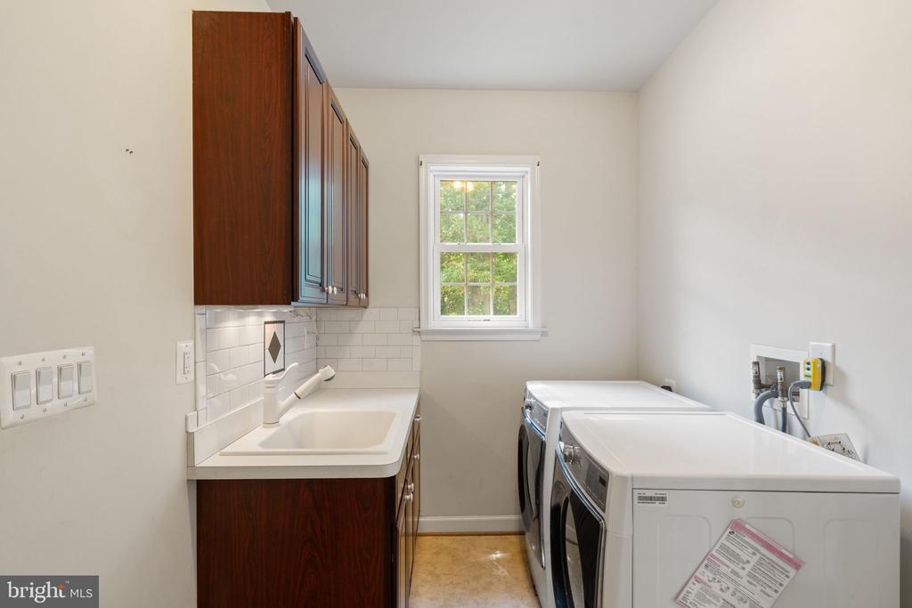 13031 DAHLIA LN, FREDERICKSBURG, Virginia 22407, 5 Bedrooms Bedrooms, ,4 BathroomsBathrooms,Residential,13031 DAHLIA LN,VASP2036604 MLS # VASP2036604