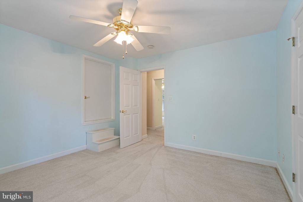 13031 DAHLIA LN, FREDERICKSBURG, Virginia 22407, 5 Bedrooms Bedrooms, ,4 BathroomsBathrooms,Residential,13031 DAHLIA LN,VASP2036604 MLS # VASP2036604