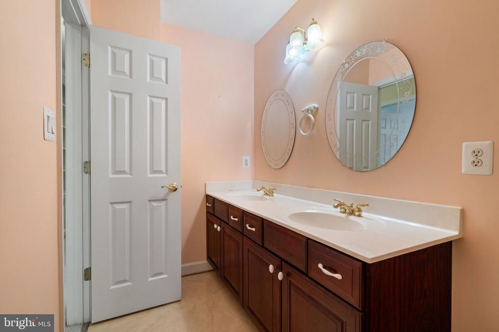 13031 DAHLIA LN, FREDERICKSBURG, Virginia 22407, 5 Bedrooms Bedrooms, ,4 BathroomsBathrooms,Residential,13031 DAHLIA LN,VASP2036604 MLS # VASP2036604