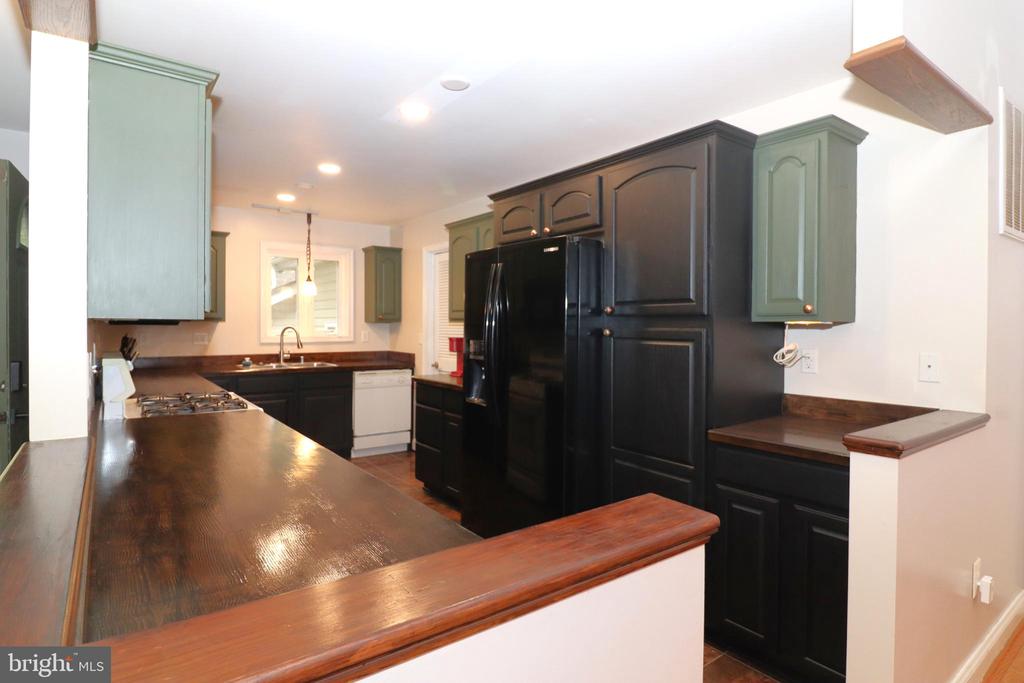 1111 EASTOVER PKWY, LOCUST GROVE, Virginia 22508, 5 Bedrooms Bedrooms, ,3 BathroomsBathrooms,Residential,1111 EASTOVER PKWY,VAOR2012418 MLS # VAOR2012418