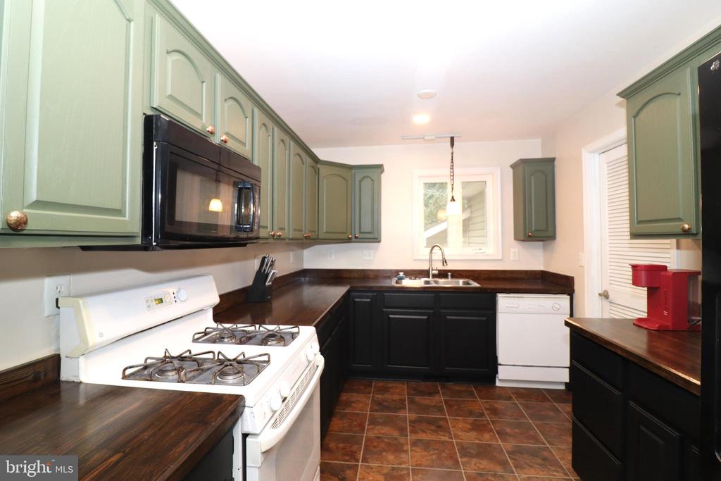 1111 EASTOVER PKWY, LOCUST GROVE, Virginia 22508, 5 Bedrooms Bedrooms, ,3 BathroomsBathrooms,Residential,1111 EASTOVER PKWY,VAOR2012418 MLS # VAOR2012418