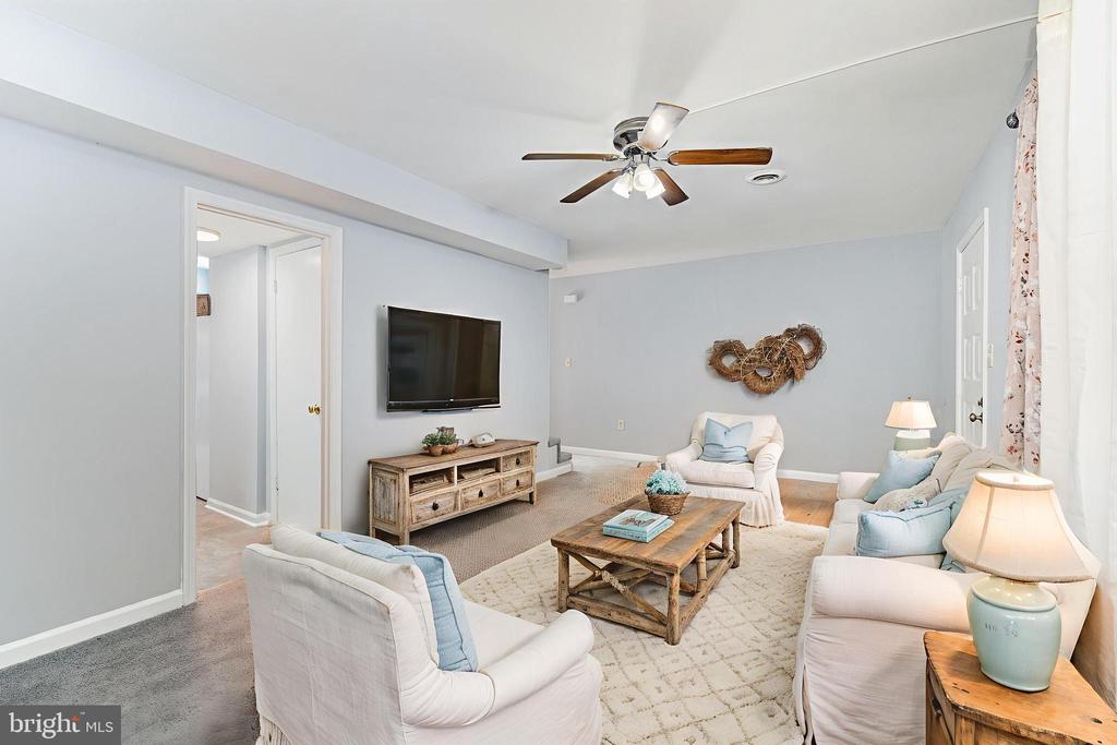 404 POOL DR, SPOTSYLVANIA, Virginia 22551, 3 Bedrooms Bedrooms, ,1 BathroomBathrooms,Residential,VILLAGE TOWNHOUS,404 POOL DR,VASP2036622 MLS # VASP2036622