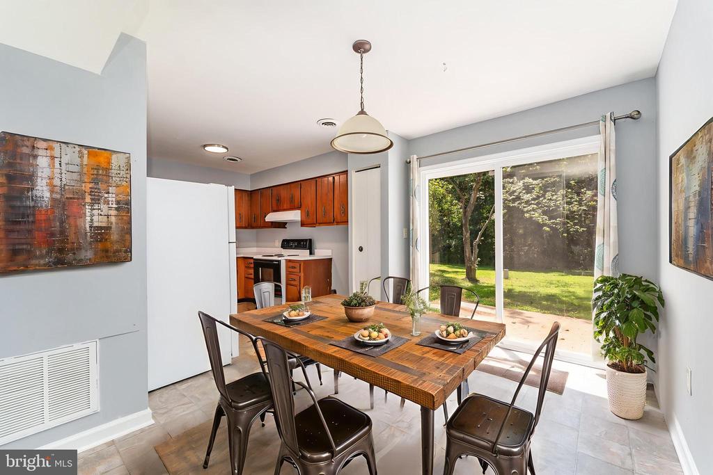 404 POOL DR, SPOTSYLVANIA, Virginia 22551, 3 Bedrooms Bedrooms, ,1 BathroomBathrooms,Residential,VILLAGE TOWNHOUS,404 POOL DR,VASP2036622 MLS # VASP2036622