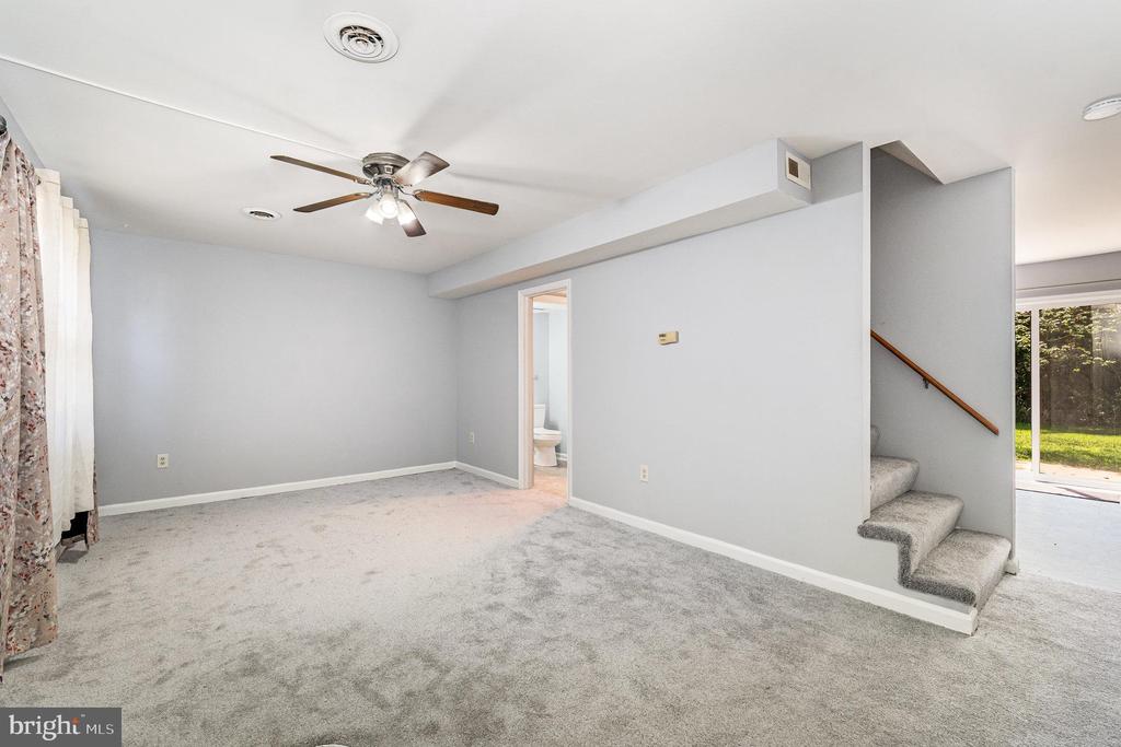 404 POOL DR, SPOTSYLVANIA, Virginia 22551, 3 Bedrooms Bedrooms, ,1 BathroomBathrooms,Residential,VILLAGE TOWNHOUS,404 POOL DR,VASP2036622 MLS # VASP2036622