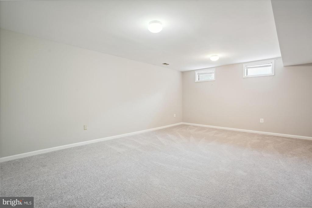 2024 CHESTNUT DR, CULPEPER, Virginia 22701, 4 Bedrooms Bedrooms, ,3 BathroomsBathrooms,Residential,2024 CHESTNUT DR,VACU2011726 MLS # VACU2011726