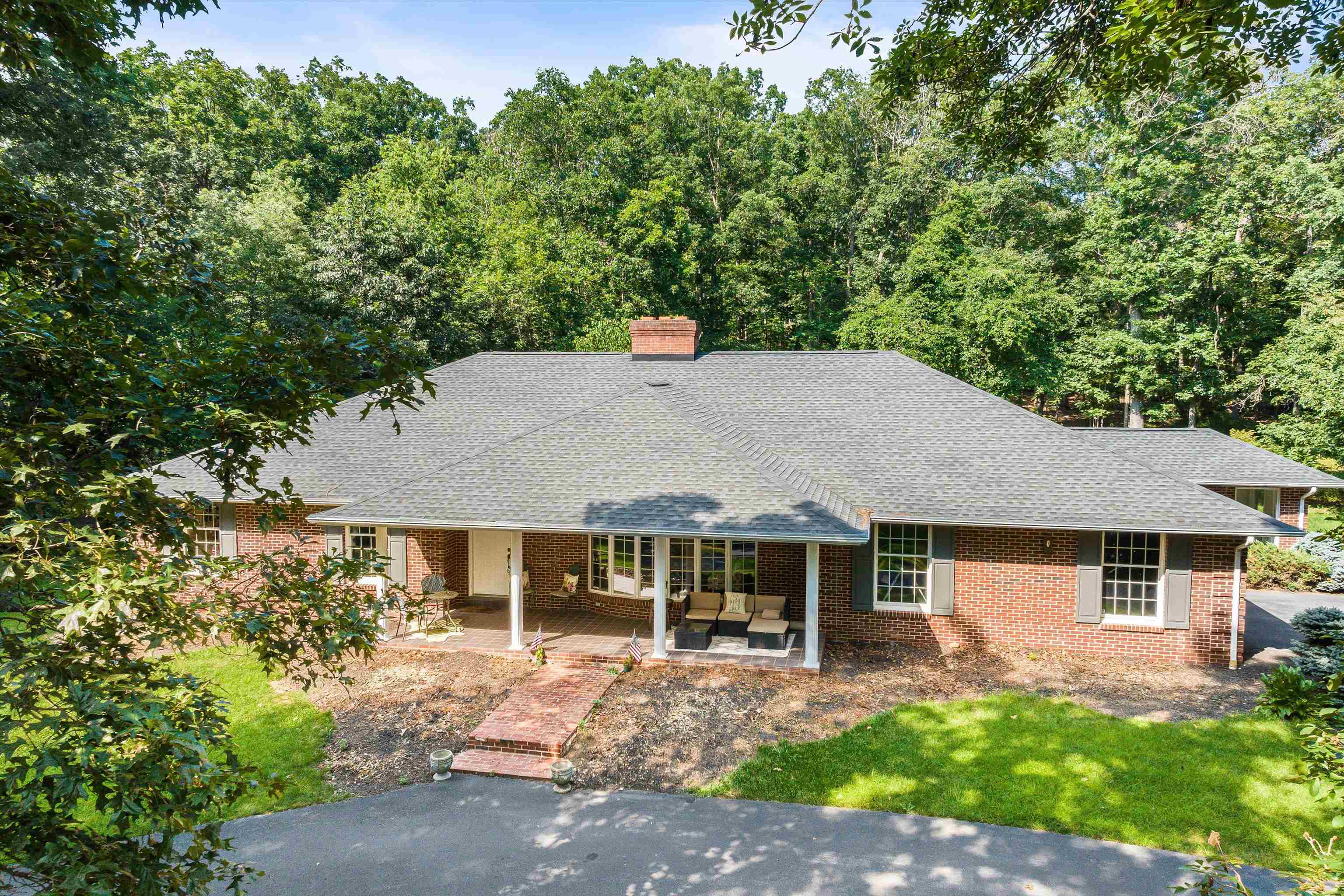 5983 LABS RUN LN, PENN LAIRD, Virginia 22846, 4 Bedrooms Bedrooms, ,3 BathroomsBathrooms,Residential,5983 LABS RUN LN,662500 MLS # 662500