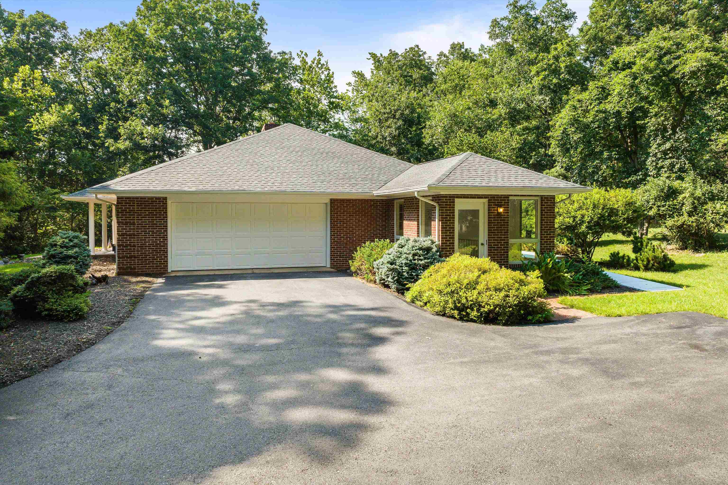5983 LABS RUN LN, PENN LAIRD, Virginia 22846, 4 Bedrooms Bedrooms, ,3 BathroomsBathrooms,Residential,5983 LABS RUN LN,662500 MLS # 662500