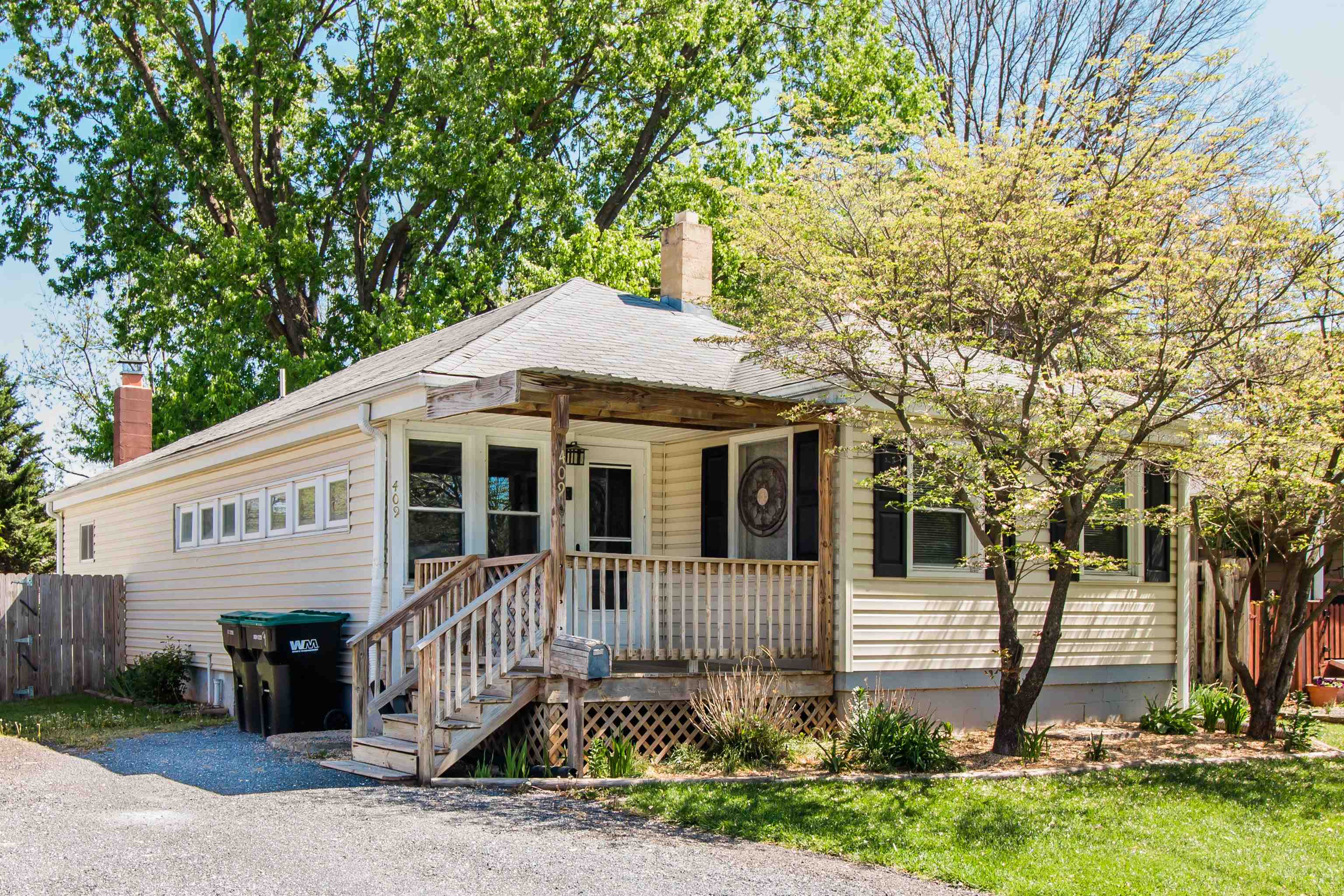 409 BRUCE ST, BRIDGEWATER, Virginia 22812, 3 Bedrooms Bedrooms, ,2 BathroomsBathrooms,Residential,409 BRUCE ST,663885 MLS # 663885