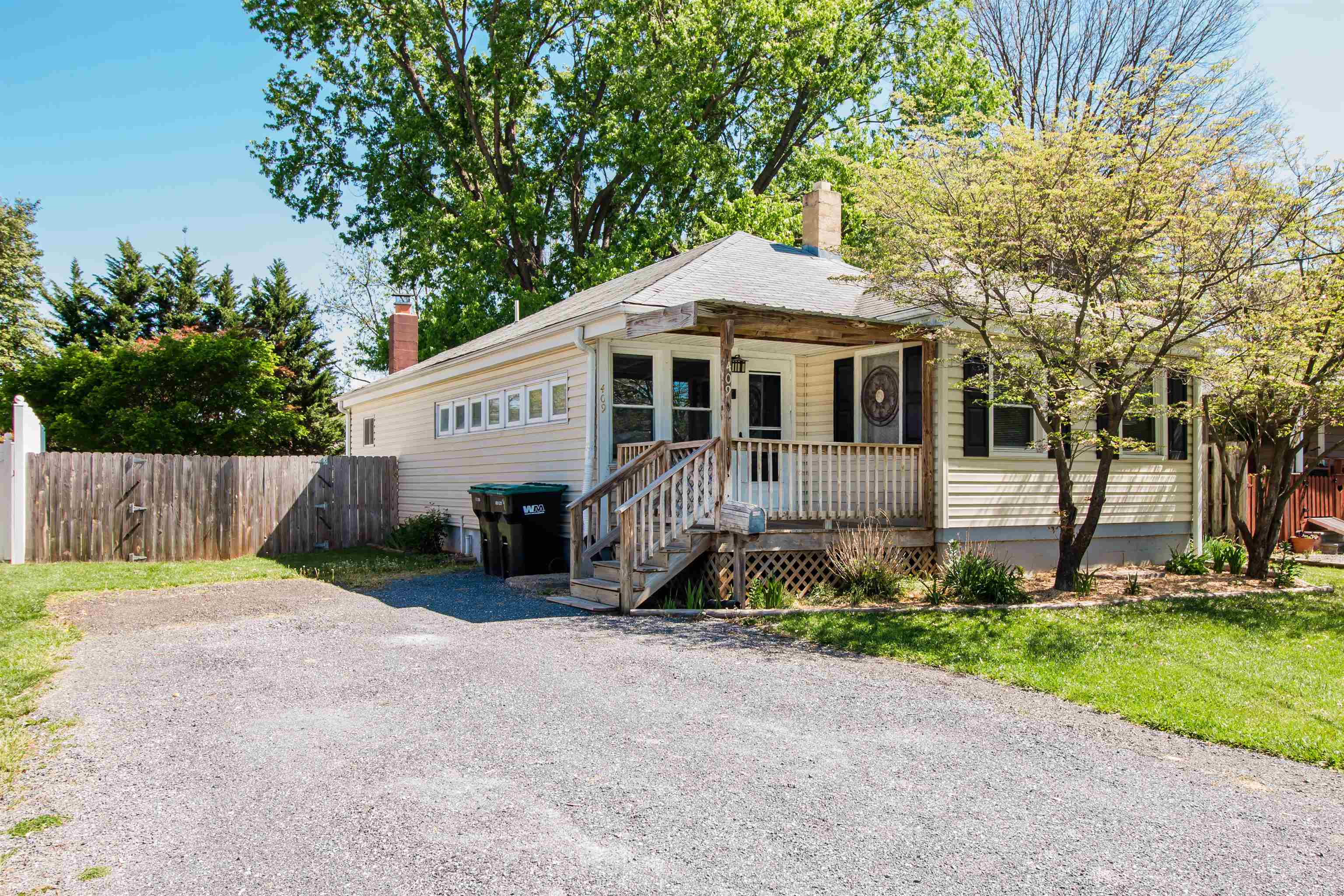 409 BRUCE ST, BRIDGEWATER, Virginia 22812, 3 Bedrooms Bedrooms, ,2 BathroomsBathrooms,Residential,409 BRUCE ST,663885 MLS # 663885