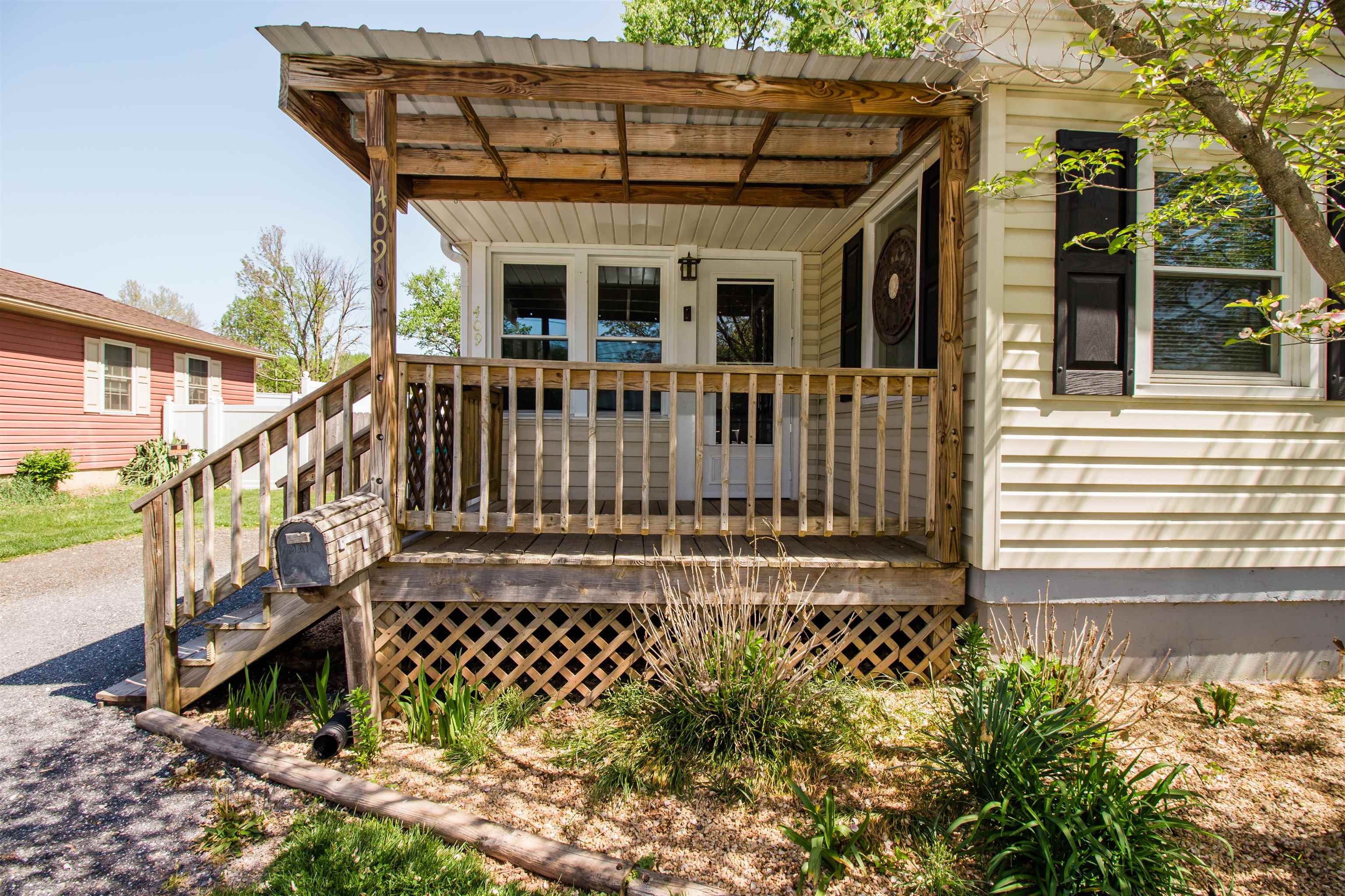 409 BRUCE ST, BRIDGEWATER, Virginia 22812, 3 Bedrooms Bedrooms, ,2 BathroomsBathrooms,Residential,409 BRUCE ST,663885 MLS # 663885