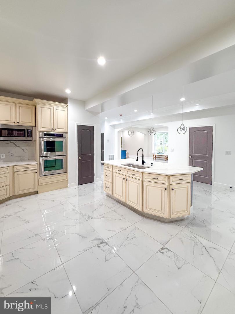 6709 S BENSON DR, ALEXANDRIA, Virginia 22306, 6 Bedrooms Bedrooms, 12 Rooms Rooms,5 BathroomsBathrooms,Residential,For sale,6709 S BENSON DR,VAFX2258908 MLS # VAFX2258908