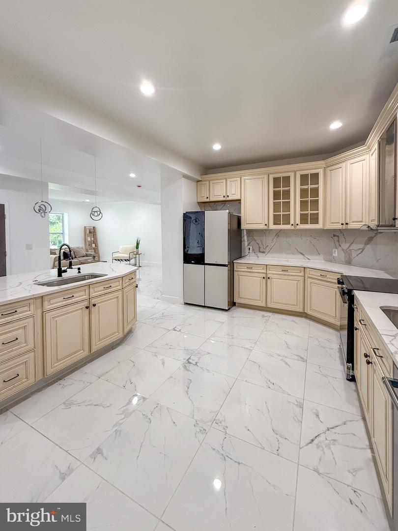 6709 S BENSON DR, ALEXANDRIA, Virginia 22306, 6 Bedrooms Bedrooms, 12 Rooms Rooms,5 BathroomsBathrooms,Residential,For sale,6709 S BENSON DR,VAFX2258908 MLS # VAFX2258908