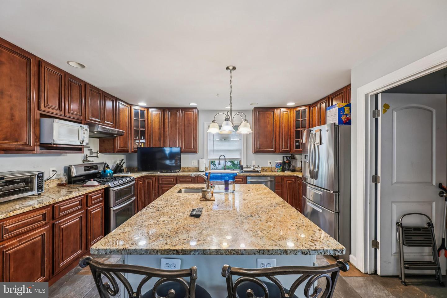 4905 MINNESOTA AVE NE, WASHINGTON, District Of Columbia 20019, 5 Bedrooms Bedrooms, ,4 BathroomsBathrooms,Residential,For sale,4905 MINNESOTA AVE NE,DCDC2213930 MLS # DCDC2213930