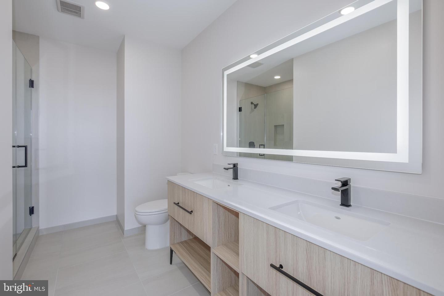 255 W. FALLS STATION BLVD #911, FALLS CHURCH, Virginia 22046, 2 Bedrooms Bedrooms, 4 Rooms Rooms,2 BathroomsBathrooms,Residential,For sale,255 W. FALLS STATION BLVD #911,VAFA2003194 MLS # VAFA2003194