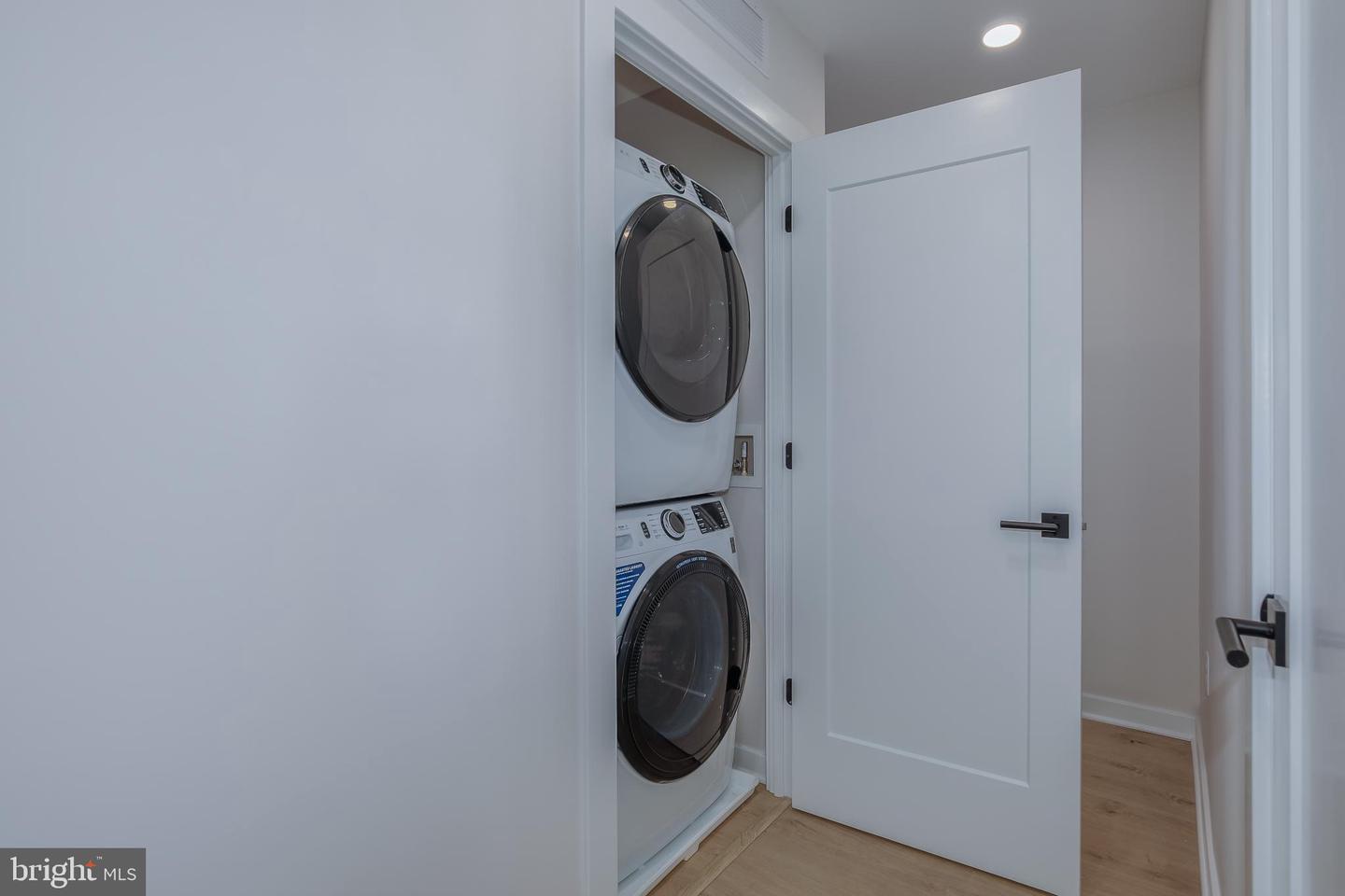 255 W. FALLS STATION BLVD #911, FALLS CHURCH, Virginia 22046, 2 Bedrooms Bedrooms, 4 Rooms Rooms,2 BathroomsBathrooms,Residential,For sale,255 W. FALLS STATION BLVD #911,VAFA2003194 MLS # VAFA2003194