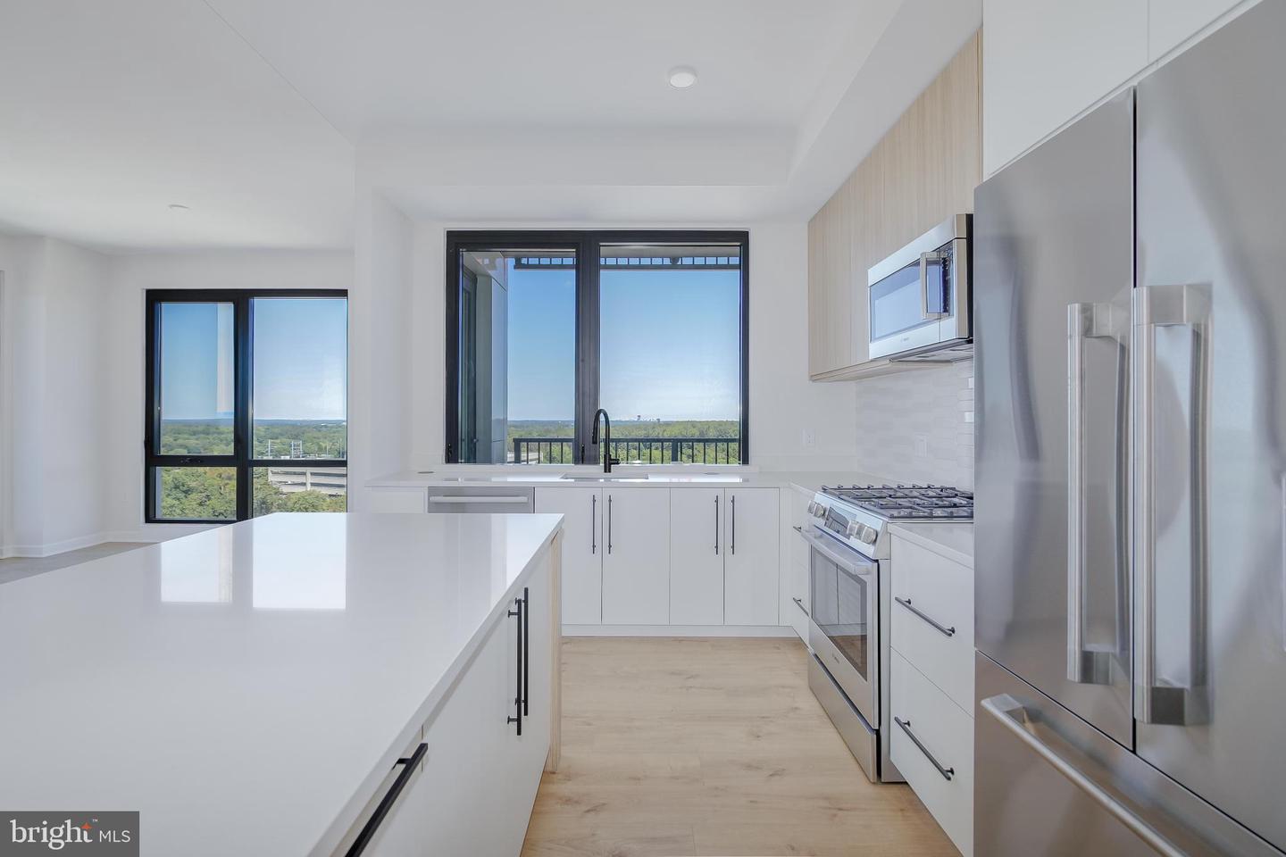 255 W. FALLS STATION BLVD #911, FALLS CHURCH, Virginia 22046, 2 Bedrooms Bedrooms, 4 Rooms Rooms,2 BathroomsBathrooms,Residential,For sale,255 W. FALLS STATION BLVD #911,VAFA2003194 MLS # VAFA2003194