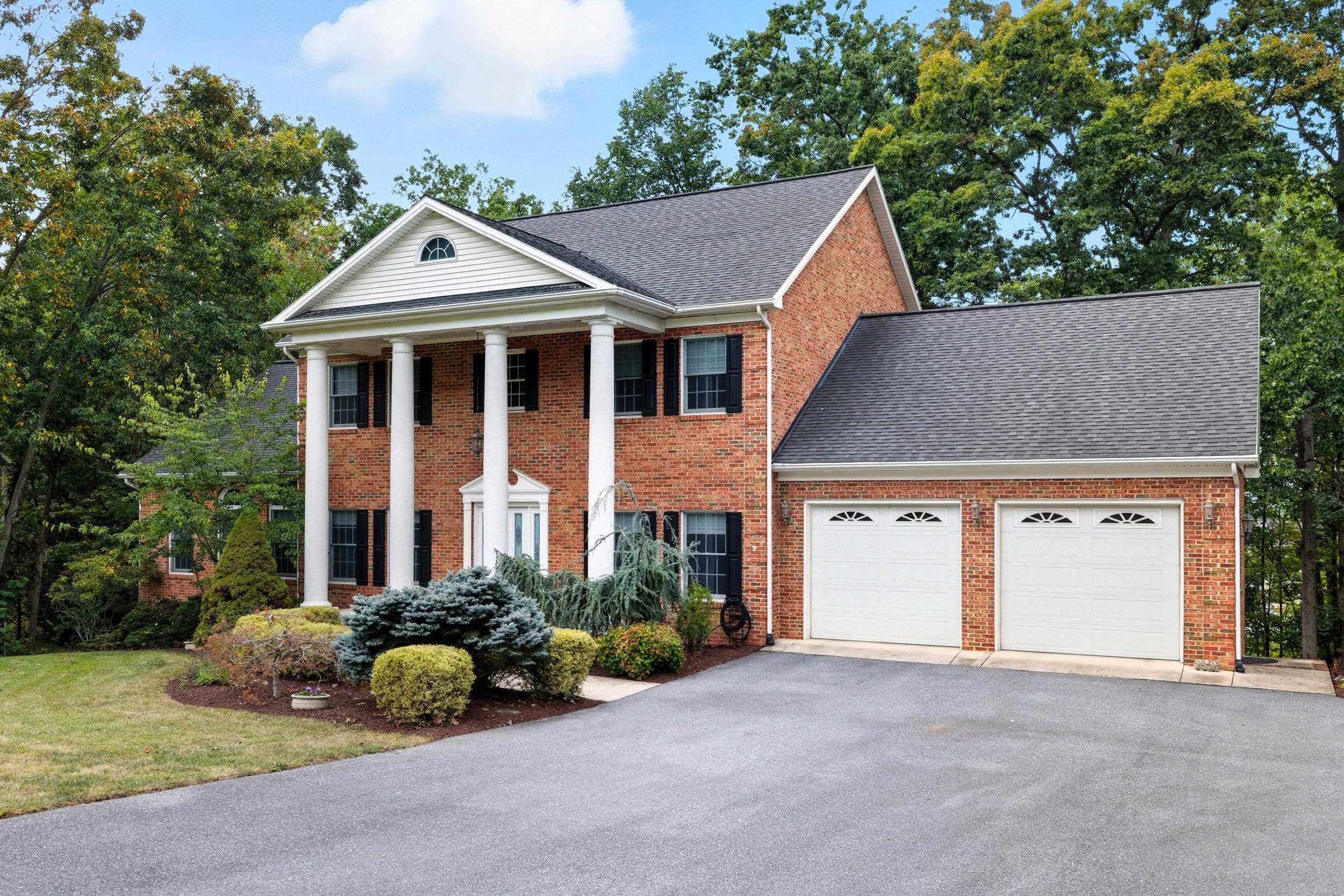 2205 PEARL LN, HARRISONBURG, Virginia 22801, 4 Bedrooms Bedrooms, ,3 BathroomsBathrooms,Residential,2205 PEARL LN,669591 MLS # 669591