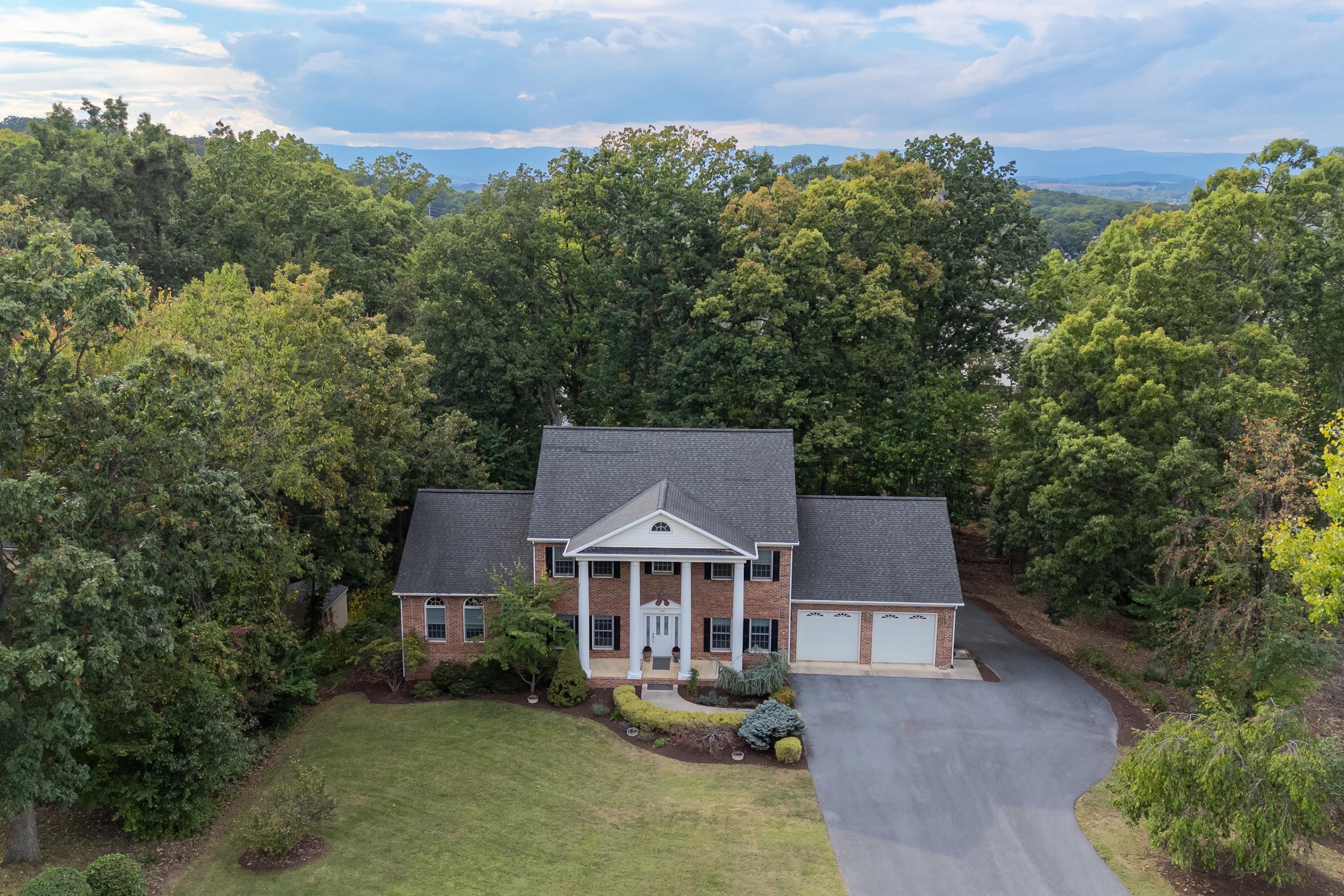 2205 PEARL LN, HARRISONBURG, Virginia 22801, 4 Bedrooms Bedrooms, ,3 BathroomsBathrooms,Residential,2205 PEARL LN,669591 MLS # 669591